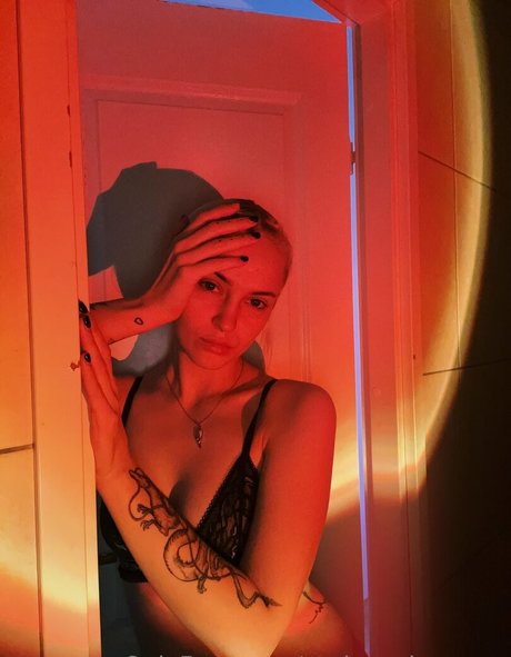 Regina Sahar model sex pic