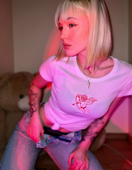 Regina Sahar naked pornstar images