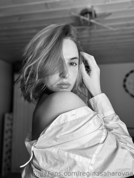 Regina Sahar sexy actress pic