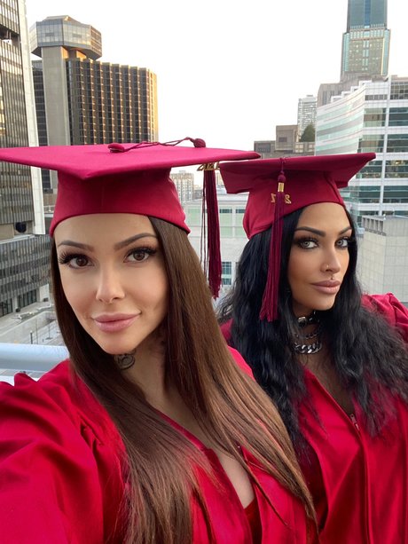 Sania Mallory nice actress photos