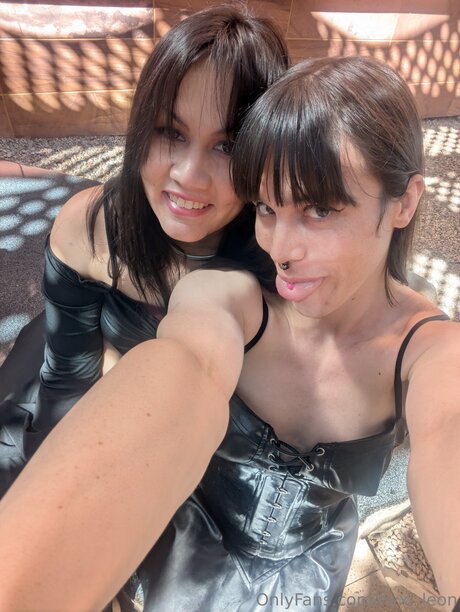 Nyxi Leon sex star gallery