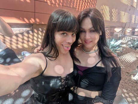 Nyxi Leon star adult photo