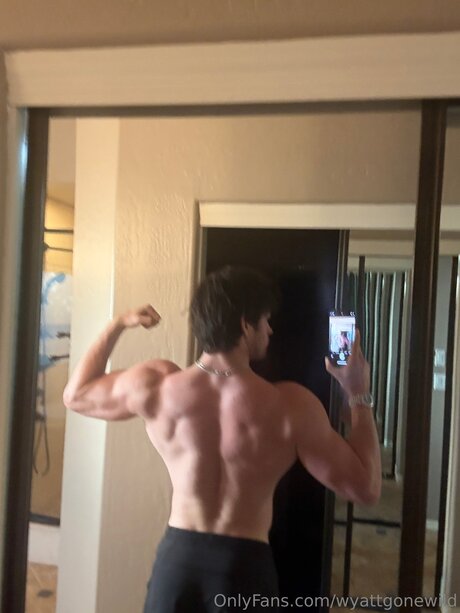 Wyattgonewild nudes model picture