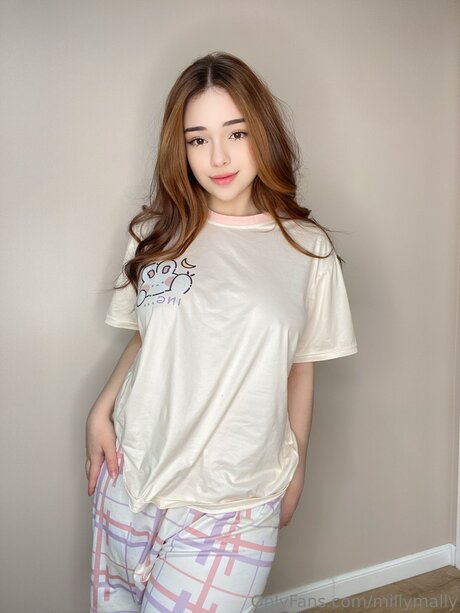 Millymally erotic star img