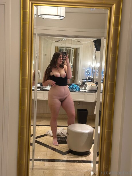 Rubypeachxo model nude gallery