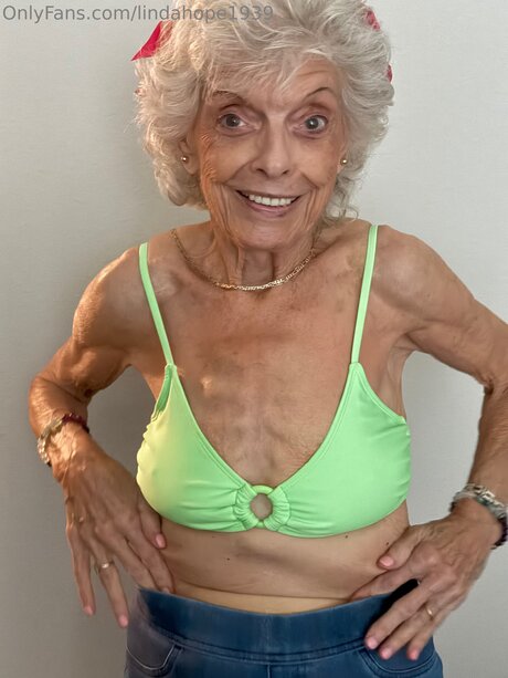 Lindahope1939 naked actress archive