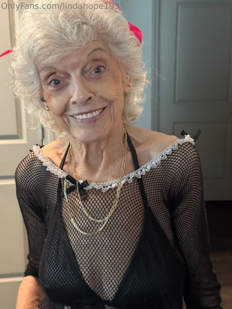 Lindahope1939 pornstar nude picture