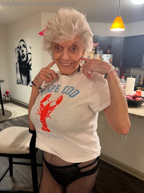 Lindahope1939 perfect pornstar gallery