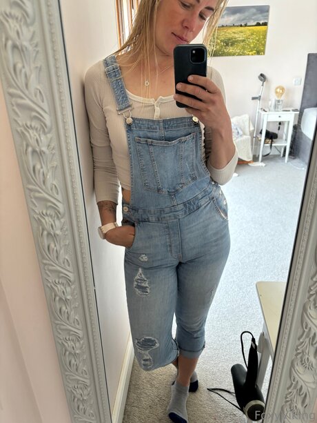 Foxyviking model sexy photos