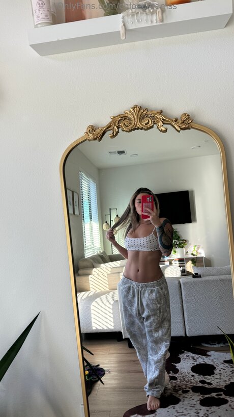 Chloecreamss pornographic actress photos