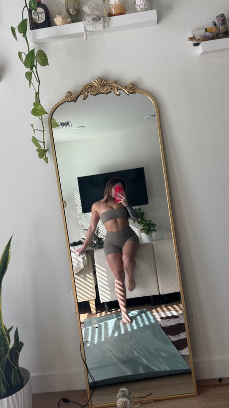 Chloecreamss exclusive star images