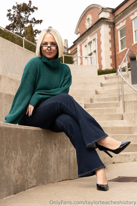 Taylorteacheshistory sexy pornstar galleries