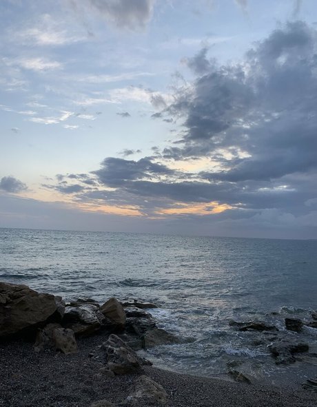 Dinulya free model photo