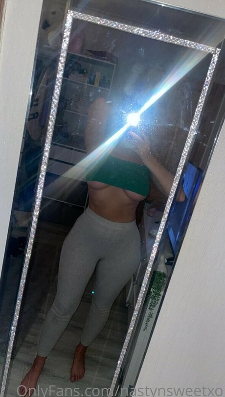 Sweetnwildxo xxx pornstar pics