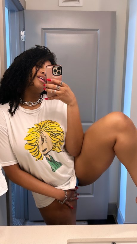 Yagurlbubblez star nice pic