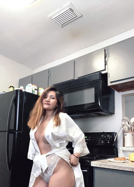 Zo Kitchen model nude images