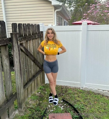 zooemoore top star image