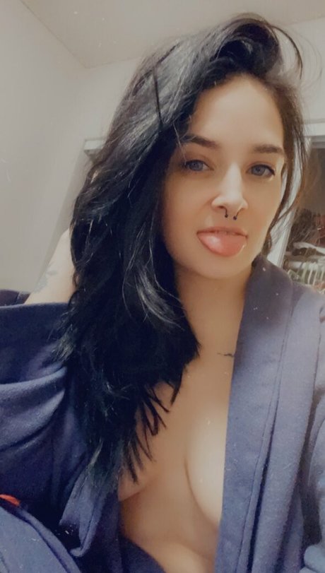 Zoey Kush beautiful model photo