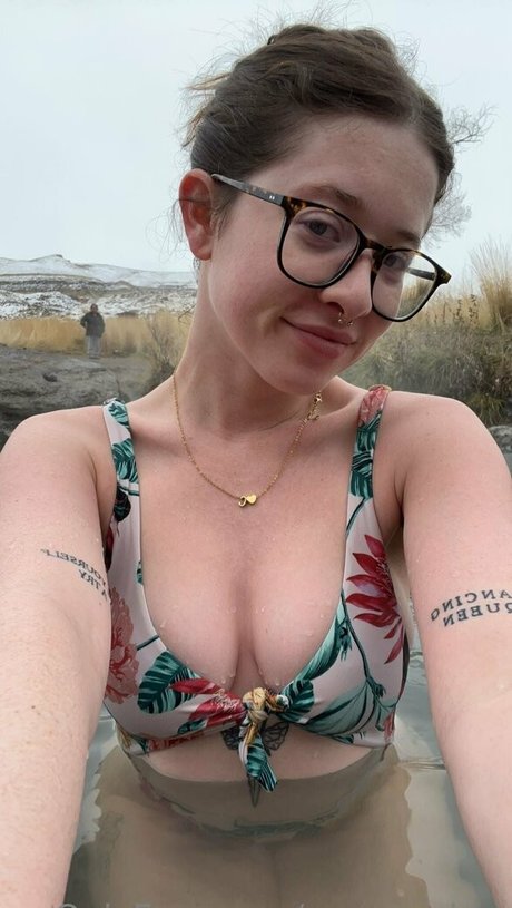 zoey ryderr exclusive model picture