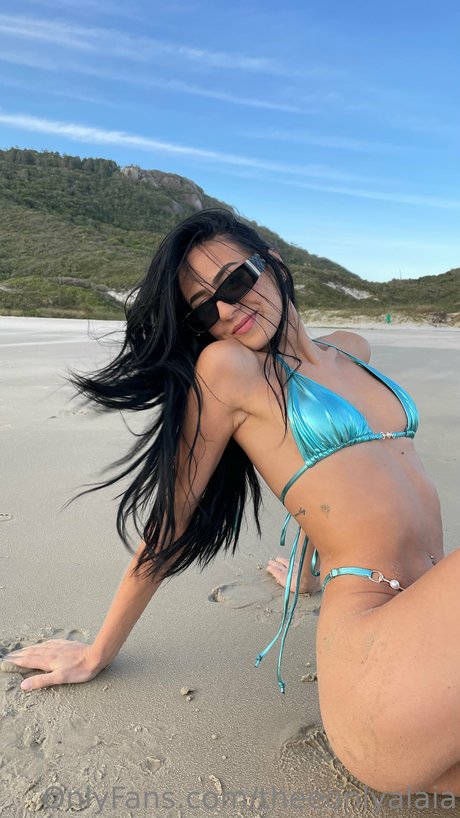 Alaiarosee Theeonlyalaia model sexy image