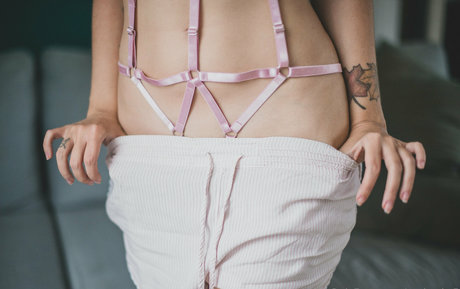 Annie Opium pornstar nude pics