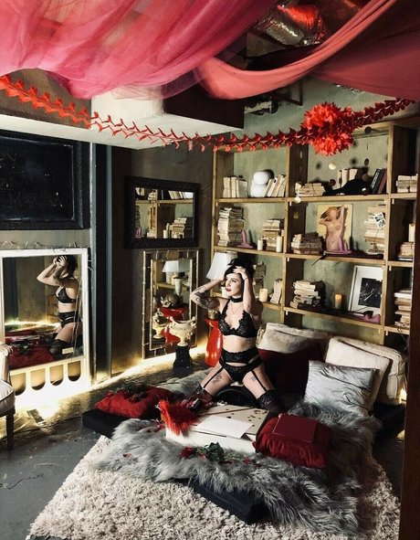 Diary For Lovers sexy actress image