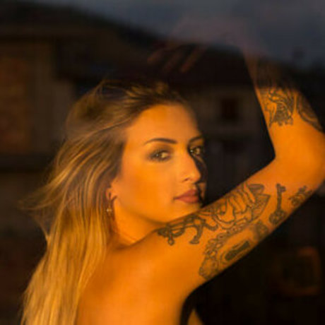 Gritypster model beautiful image