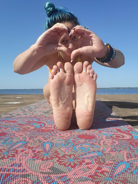 Hally Alyson sex model picture