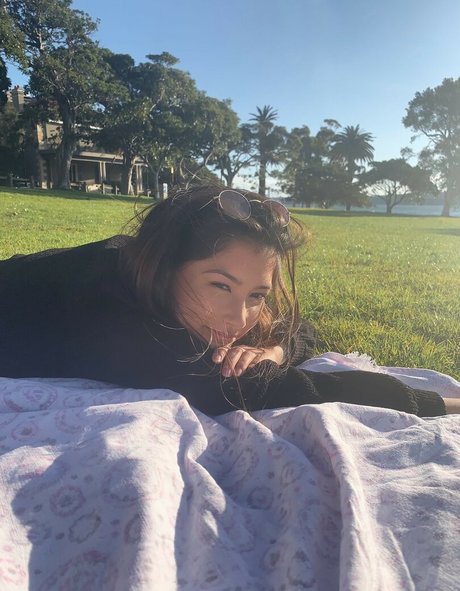 zoey cks erotic actress pic