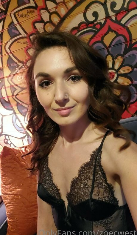 zoesfrenchpress exclusive model pic