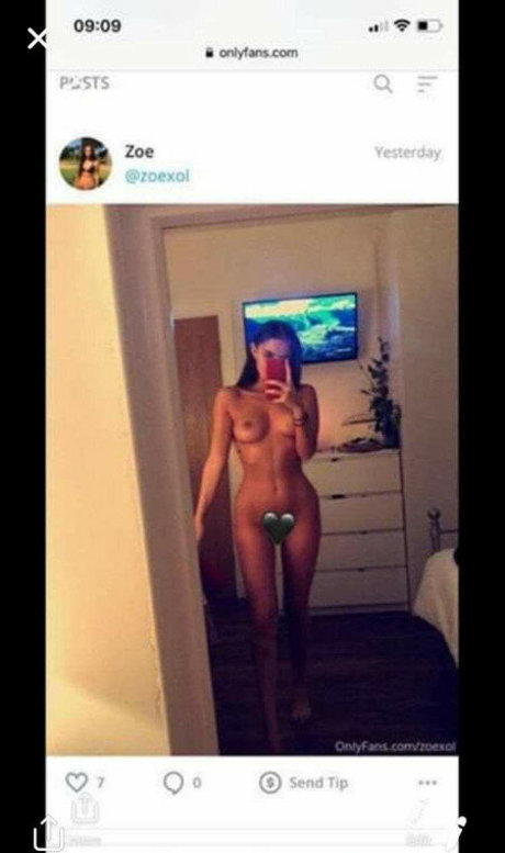 Zoe Olssen sexy model pic