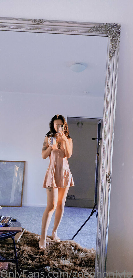 zoeononlyfans xxx model photos