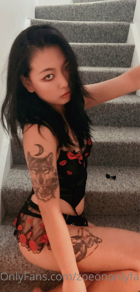 zoeononlyfans beautiful model pics