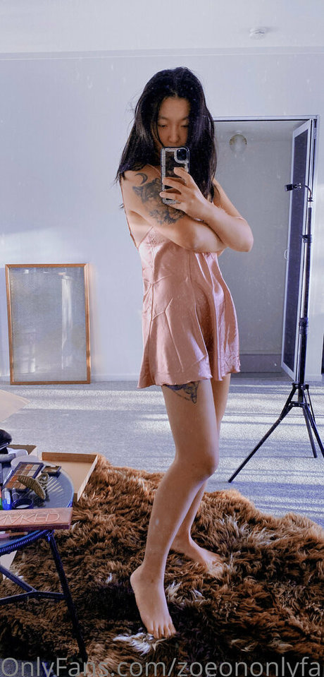 zoeononlyfans pretty actress images