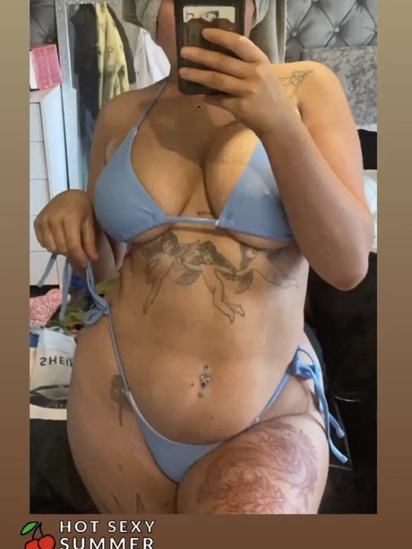 Zoe ellerington naked star pics