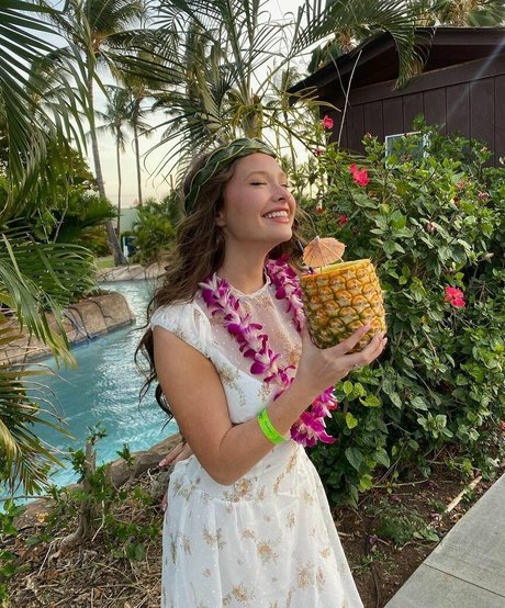 Zoe Colletti nude model pic