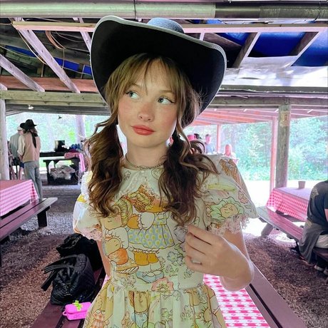 Zoe Colletti pornstar art img