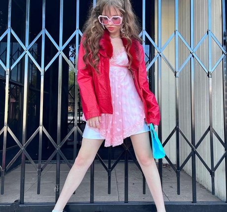 Zoe Colletti exclusive actress img