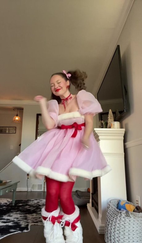 Zoe Colletti model sex images