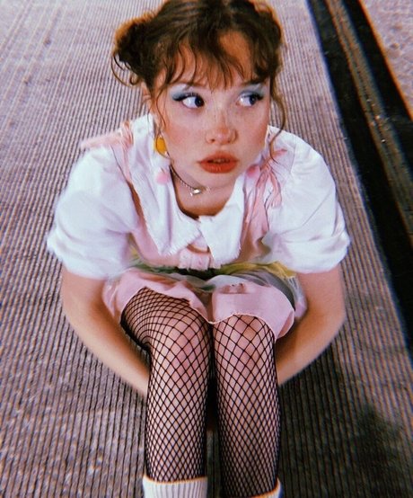 Zoe Colletti star naked photos