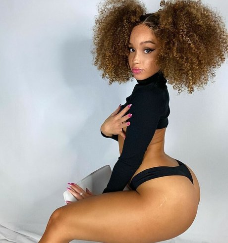 Anabella Carrasco star pretty photos