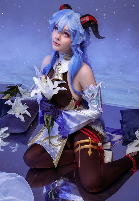 Helly Valentine sexy model pics