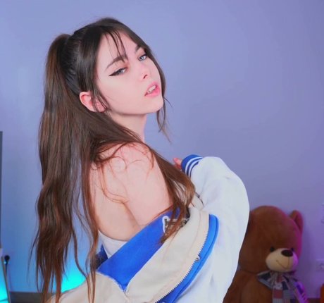 IJenz hot model pics