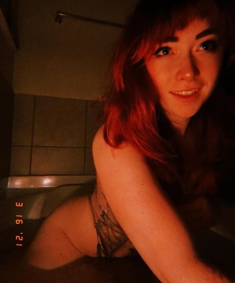 Koolysmiley erotic model img