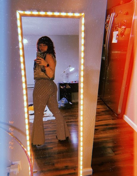 Koolysmiley art model photo