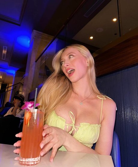 shemale cumshot onlyfans porn photos