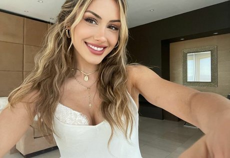 Angela Halili free model archive