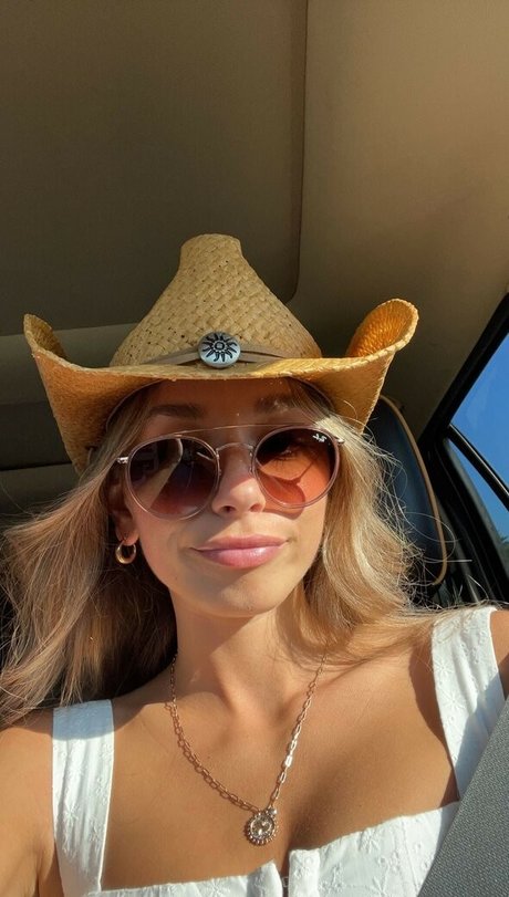 Sadie Mckenna best model picture