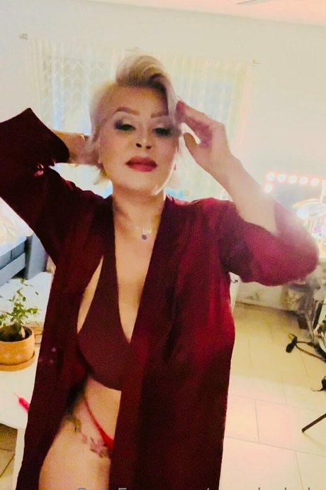 Myralachula naked model pics