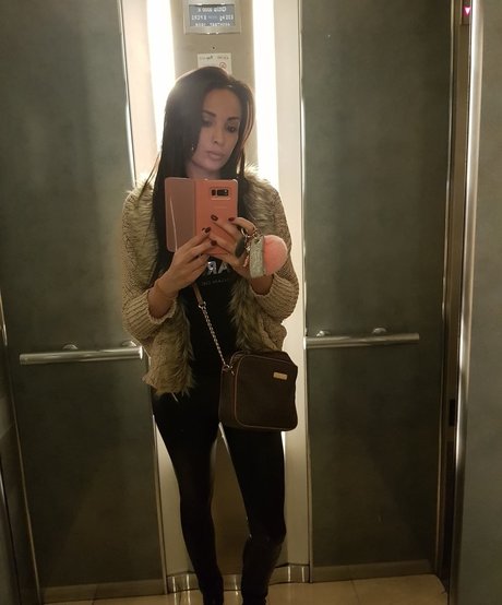 Anissa KATE nice actress photo